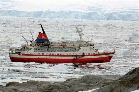 transpress nz: in the Antarctic with the M.S. 'Explorer'