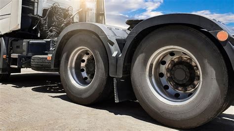 What Are The Average Miles Semi-truck Tires Last?