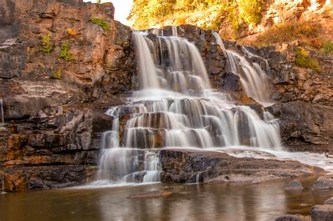 10 of the BEST Duluth Hiking Trails to Explore This Fall!