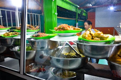 B-Kyu: B-Kyu Tour of West Sumatra - Eating Nasi Padang in Padang