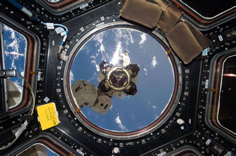 10 Awesome Images of the Space Station's Cupola - Universe Today