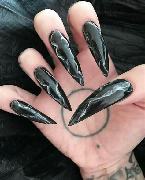 Pin by Lena Duchannes on Gothika | Dark nails, Dark nail designs ...