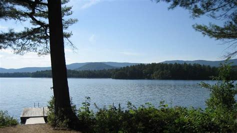 Fall Foliage Finds: Cottage at Big Squam Lake