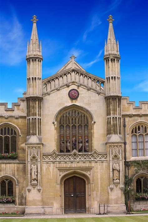 Edifício Na Universidade De Cambridge Foto de Stock - Imagem de velho ...