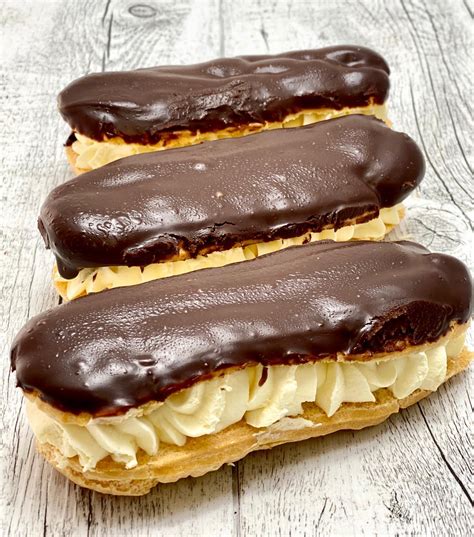 CHOCOLATE ECLAIR - King of Cakes