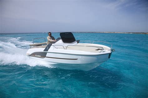 Types of Motor Boats and Reasons to Buy Them | Luxe Beat Magazine