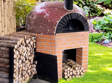 How to Build a Wood Fired Pizza Oven in Your Backyard?