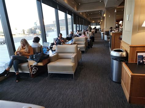 SFO: United Airlines United Club Lounge San Francisco reviews ...