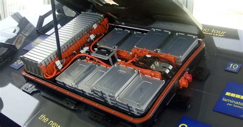 Nissan starts new program to replace old LEAF battery packs | Electrek