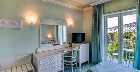 Discover the Classic room of Grand Hotel Riviera in Sorrento