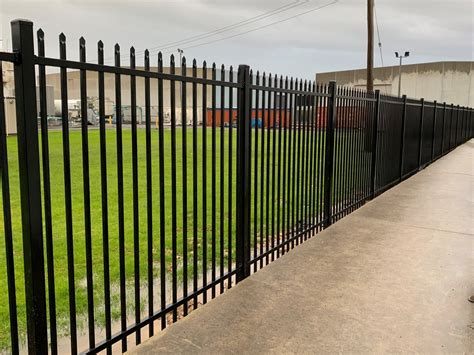 Security Tubular Steel Fencing | Automatic Gate | Melbourne - Pinnacle ...