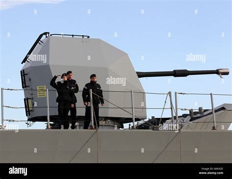 HMS Defender returns to Glasgow Stock Photo - Alamy