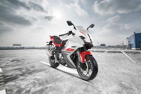 Discontinued Benelli 302R Features & Specs | Zigwheels