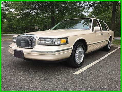 Lincoln: Town Car Cartier | 1997 lincoln town car, Lincoln town car, Car