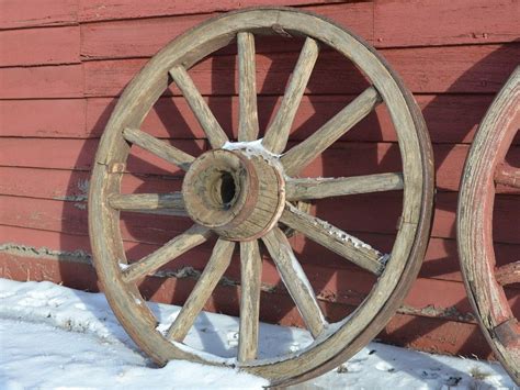 Antique Wood Wagon Wheel 35" x 3" Old West Props & Decor | Antique ...