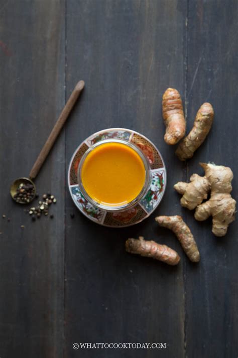 Indonesian Jamu Kunyit Jahe Asam (Turmeric Ginger Tamarind Juice)