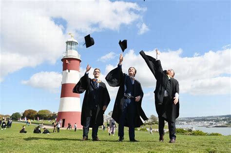 University of Plymouth Graduation on Plymouth Hoe in pictures ...