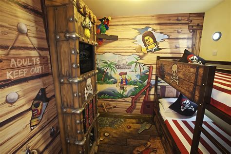 Premium Pirate Hotel Rooms | LEGOLAND® Windsor Resort