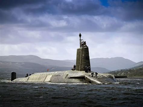 The Royal navy Vanguard-class submarine HMS Vigilant returning home ...