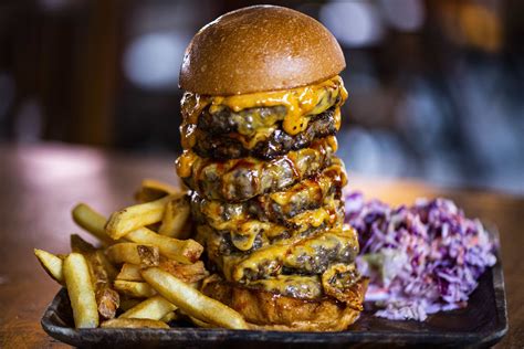 Are You Able to Finish this 1.7KG Cheeseburger? - Shout