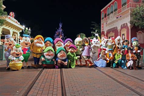 Chicken Little at Disney Character Central | Disney characters pictures ...