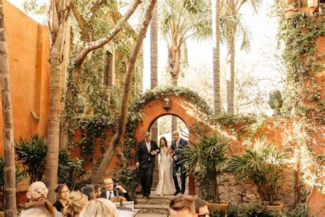 Colorful and Classy San Miguel de Allende Destination Wedding | Junebug ...