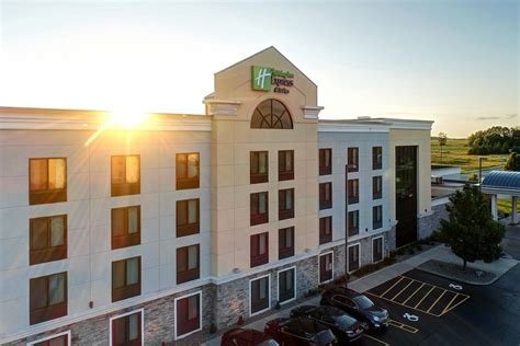 Holiday Inn Express Hotel & Suites Batavia - Darien Lake Batavia, New ...