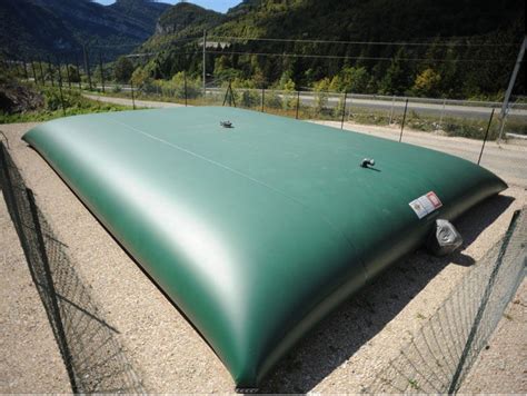 HIGH CAPACITY LIQUID STORAGE BLADDER TANKS