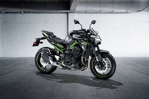 Kawasaki Z900 STD Price, Images, Mileage, Specs & Features