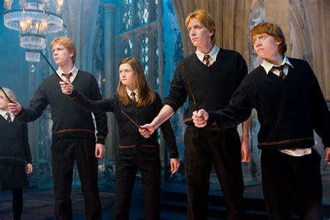 This Harry Potter Fan Theory About the Weasley Twins Will Blow Your ...