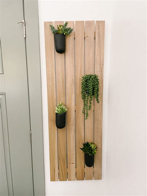 Easy DIY Plant Wall - SPetrichHome