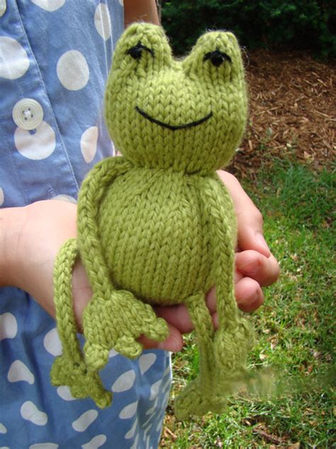 Ribbit Frog ⋆ Knitting Bee