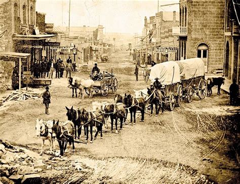 Wagon train | Old west photos, Old photos, Wild west