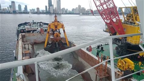 Split Type Hopper Dredger Loading Operation - YouTube