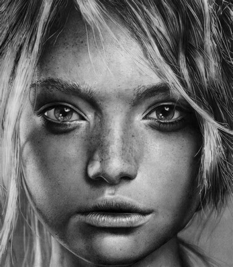 Mesmerizing Hyper-Realistic Pencil Portraits