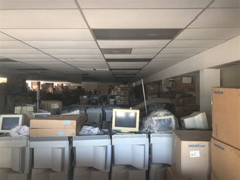 This Abandoned Computer Store Is a Time Capsule of Early 2000s Tech - VICE