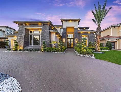 This $3,000,000 Modern Home in Texas is truly An Entertainer's Paradise