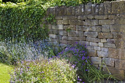 13 Ideas to Make an Elegant French Garden