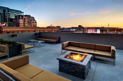 Rooftop Bars and Restaurants in Seattle