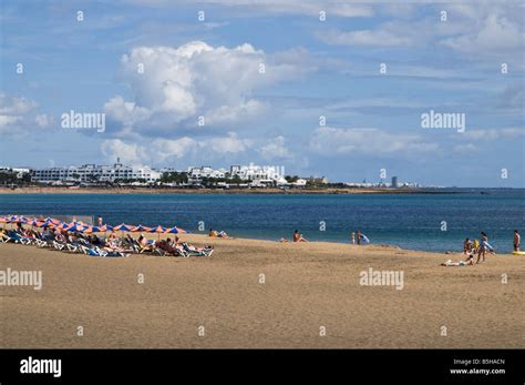 dh Playa los Pocillos LOS POCILLOS LANZAROTE Sunbathers on sandy beach ...