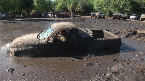 20 Photos Of Trucks Hopelessly Stuck In Mud