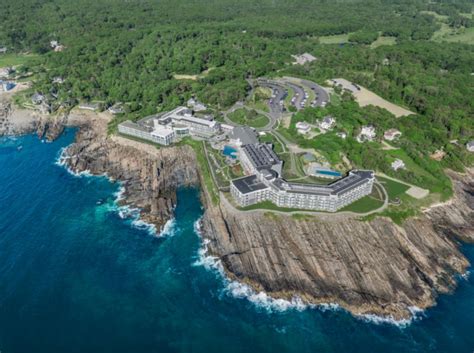 You'll Want To Stay At This Cliffside Hotel In Maine With The Most ...