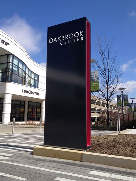 Oakbrook Center, Simple, elegant: what all signage should be ...