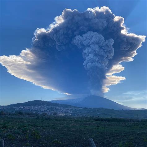 New massive volcanic eruption of Etna volcano, Fuego volcano (Guatemala ...