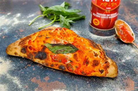 Calzone Pizza Recipe - How to make Calzone Pizza | Fuego