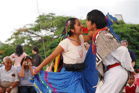 La Mixteca: COSTUMBRES Y TRADICIONES