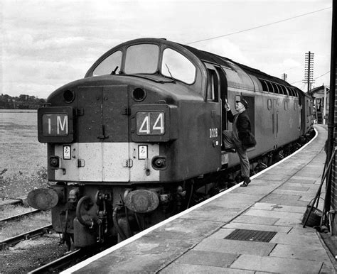 transpress nz: British Rail locomotive class 40 number D326, 8 August 1963