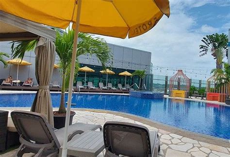 Pool, spa, executive lounges for all classes help make Singapore ...