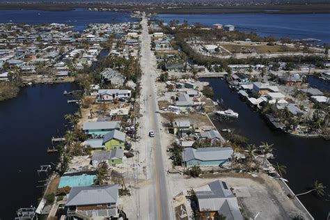 Watch: Florida Man Shown Escaping Pine Island as Hurricane Ian Neared ...