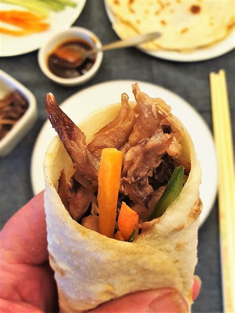 Crispy duck pancakes with hoisin sauce - Foodle Club